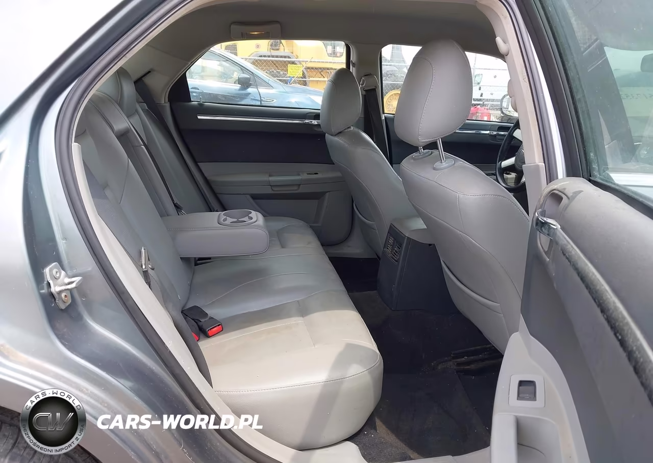 2007 Chrysler 300 Touring VIN:2C3KA53G67H799823 - 8