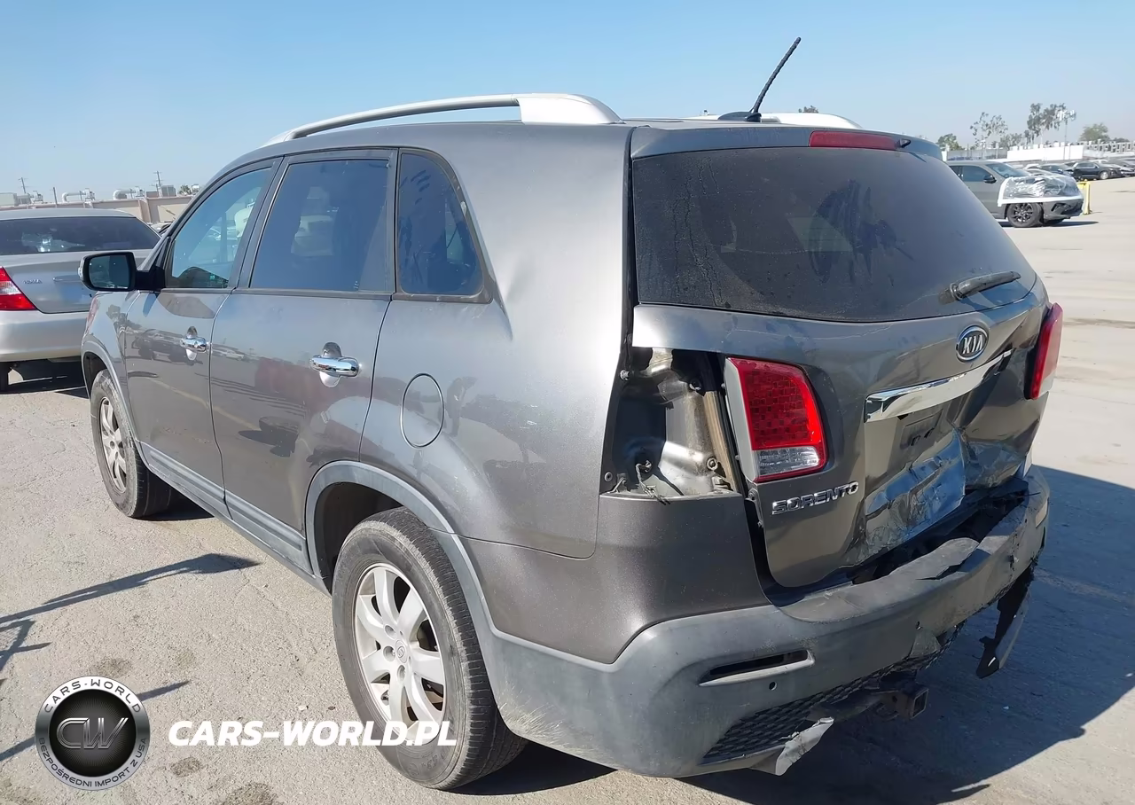 2011 Kia Sorento Lx VIN:5XYKT4A18BG098657 - 3
