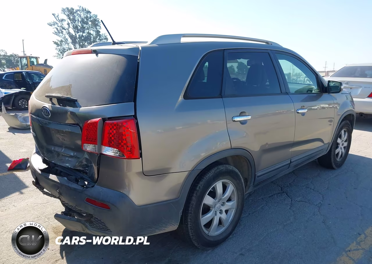 2011 Kia Sorento Lx VIN:5XYKT4A18BG098657 - 4