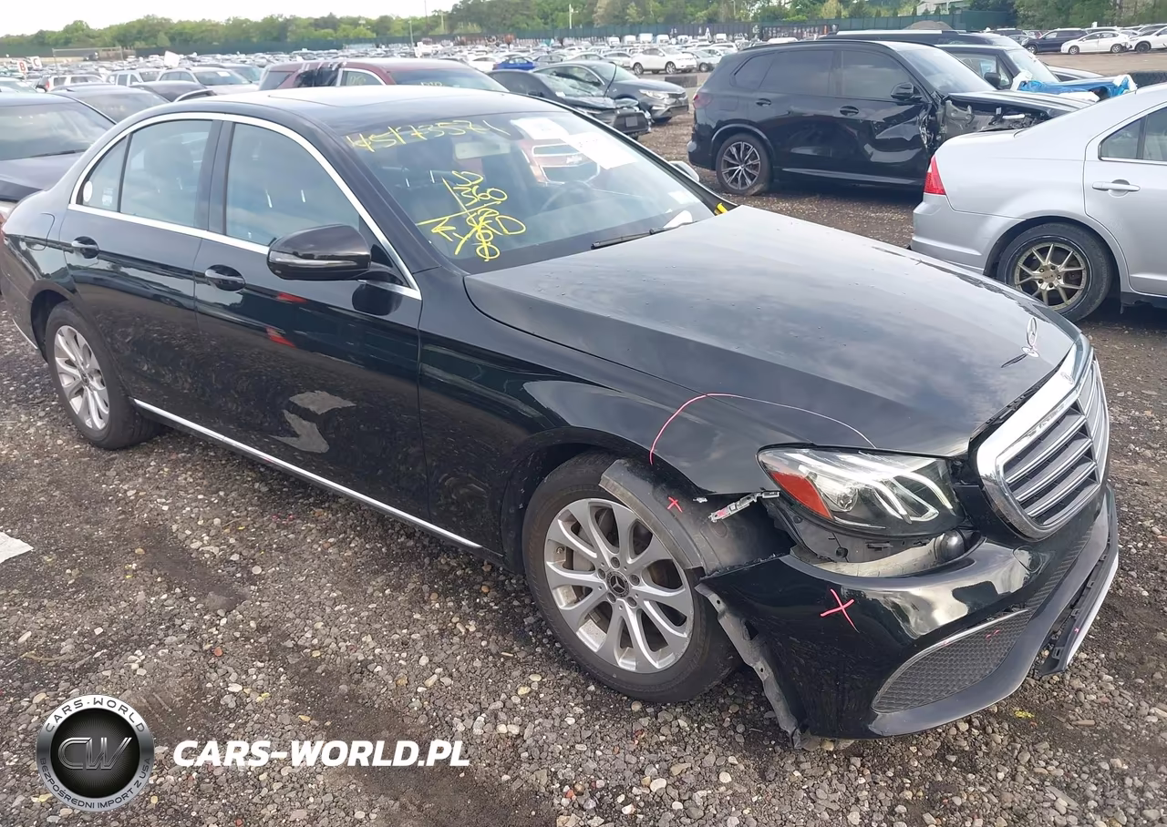 2017 Mercedes-Benz E 300 4Matic – zdjęcie 1 z 17