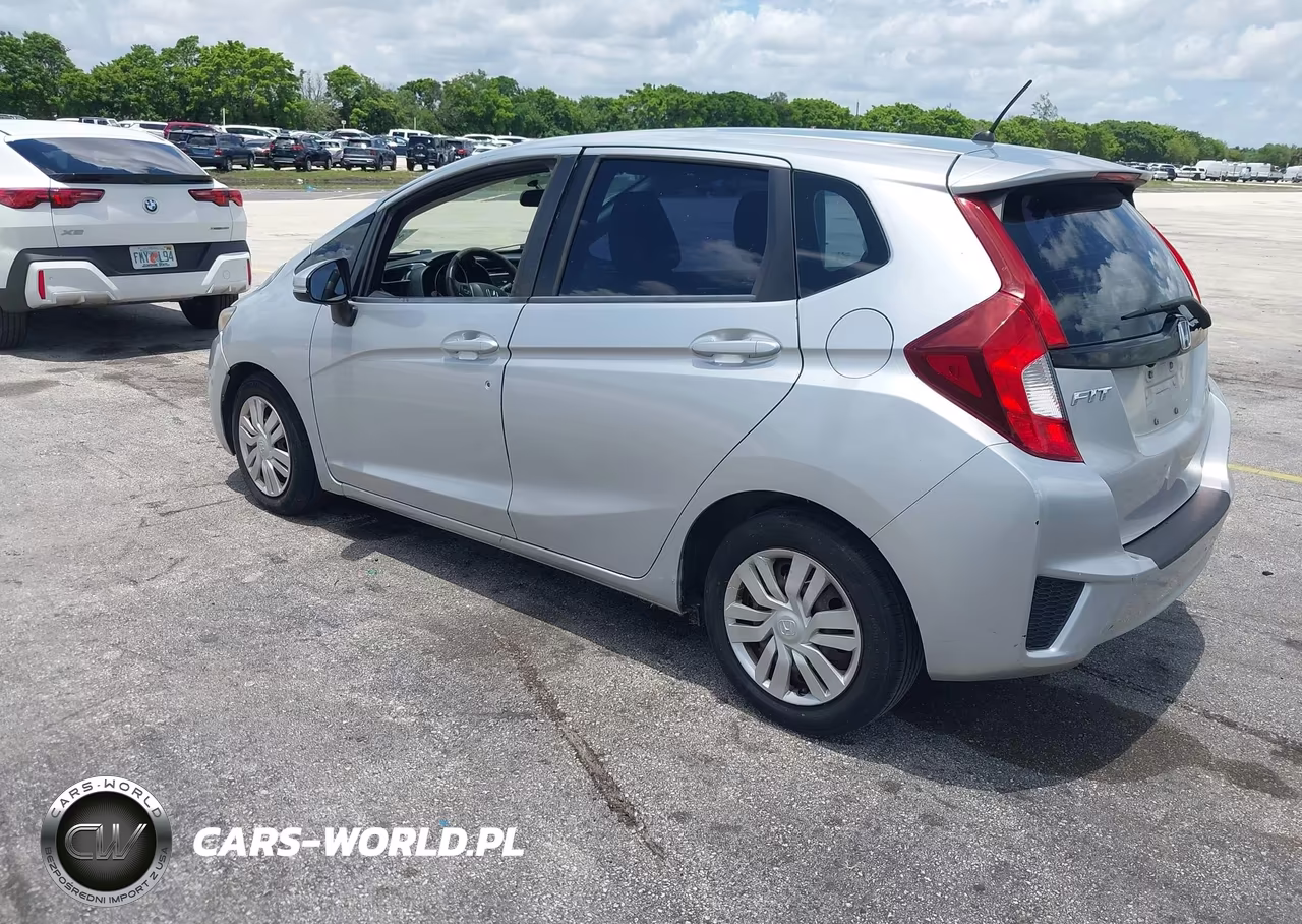 2015 Honda Fit Lx VIN:3HGGK5H58FM740716 - 3