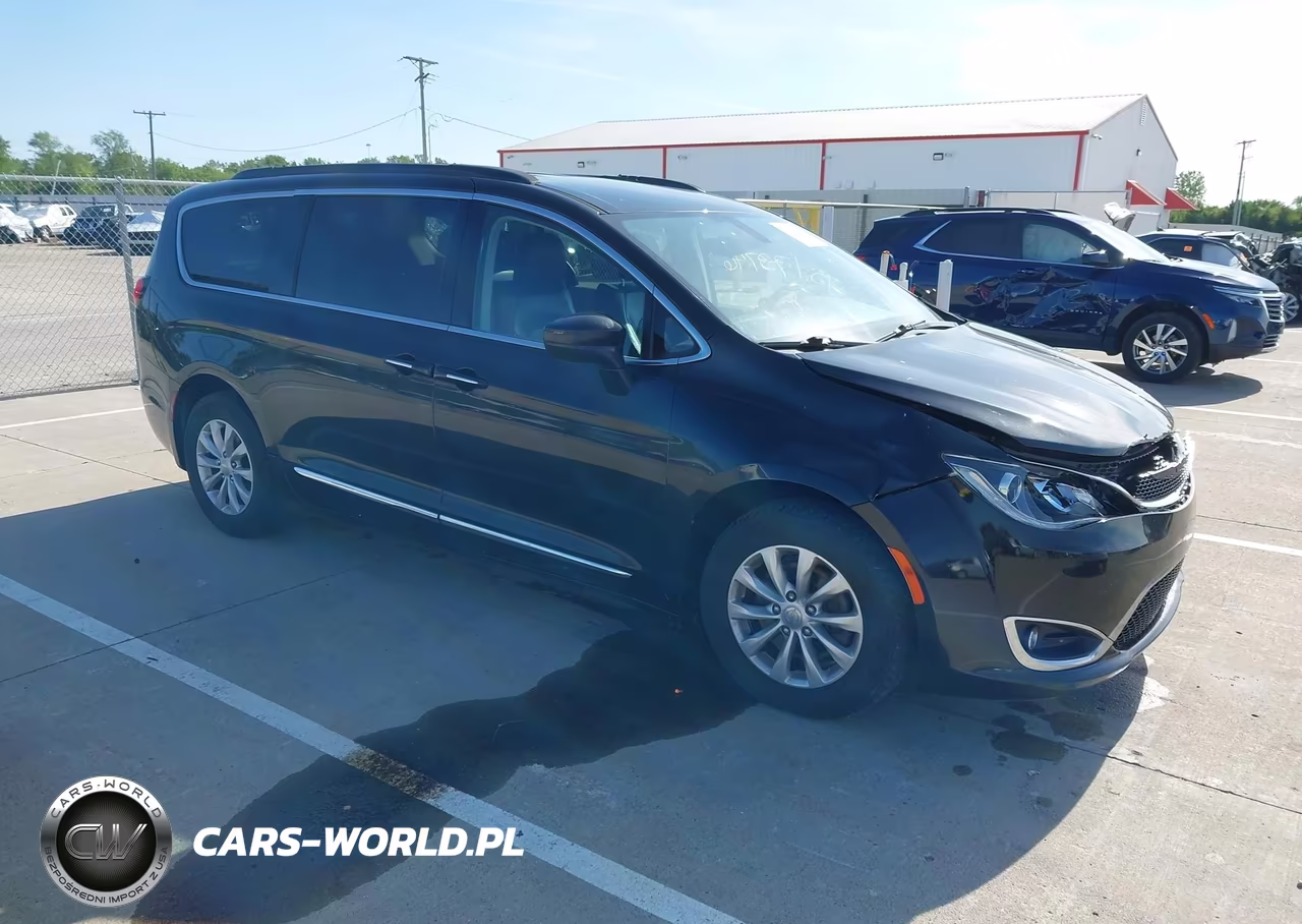 2017 Chrysler Pacifica Touring-L
