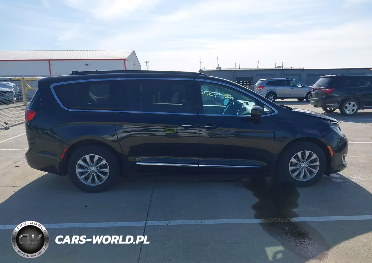2017 Chrysler Pacifica Touring-L VIN:2C4RC1BG3HR660520 - 13