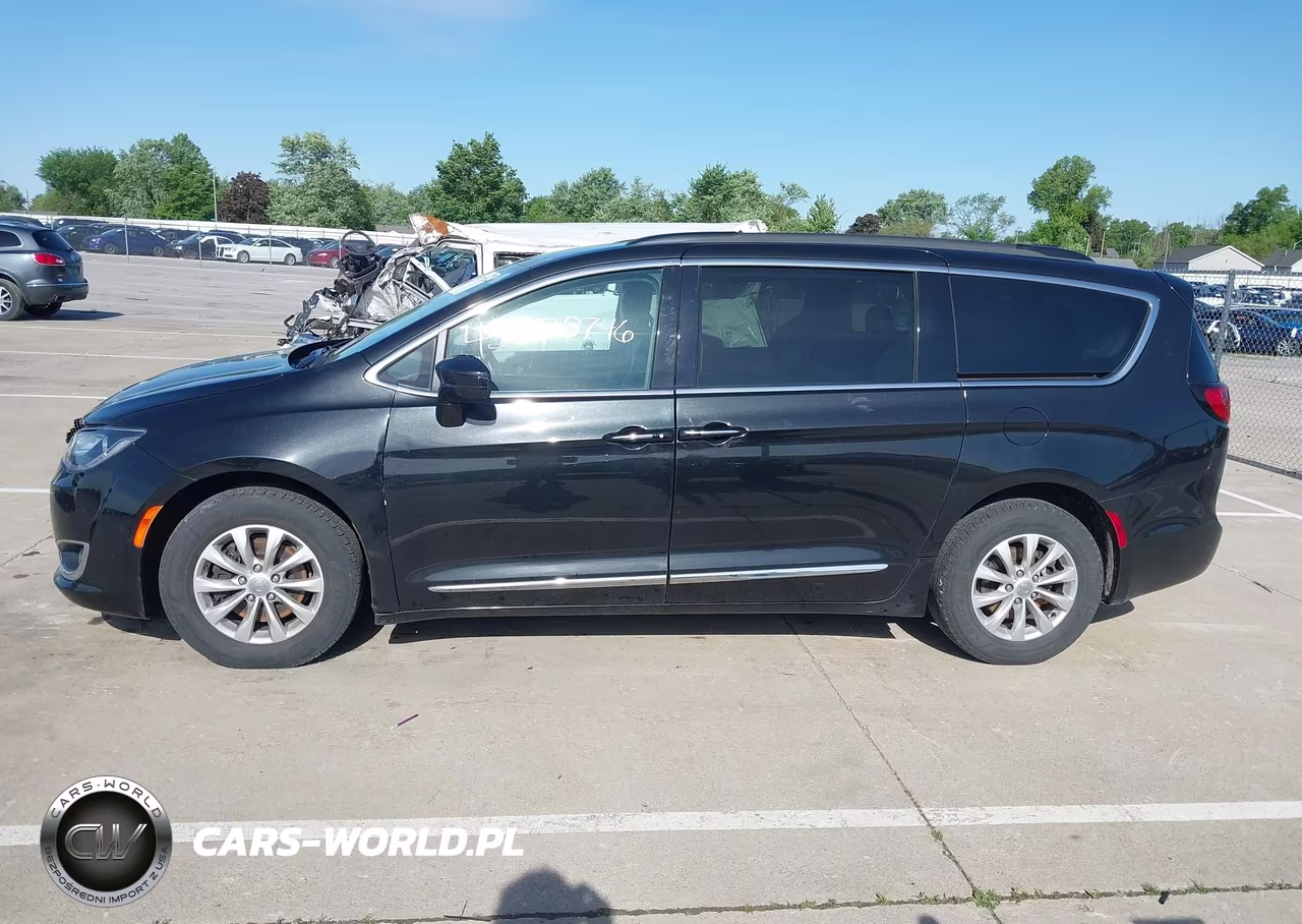 2017 Chrysler Pacifica Touring-L VIN:2C4RC1BG3HR660520 - 14