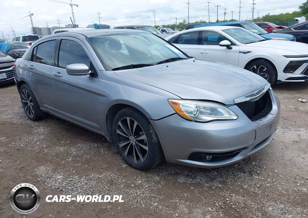 2013 Chrysler 200 Touring – zdjęcie 1 z 11