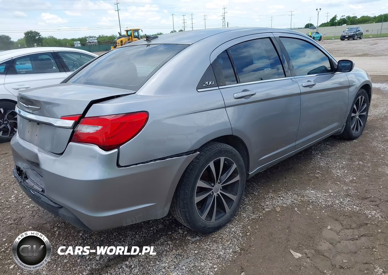 2013 Chrysler 200 Touring VIN:1C3CCBBG8DN720282 - 4