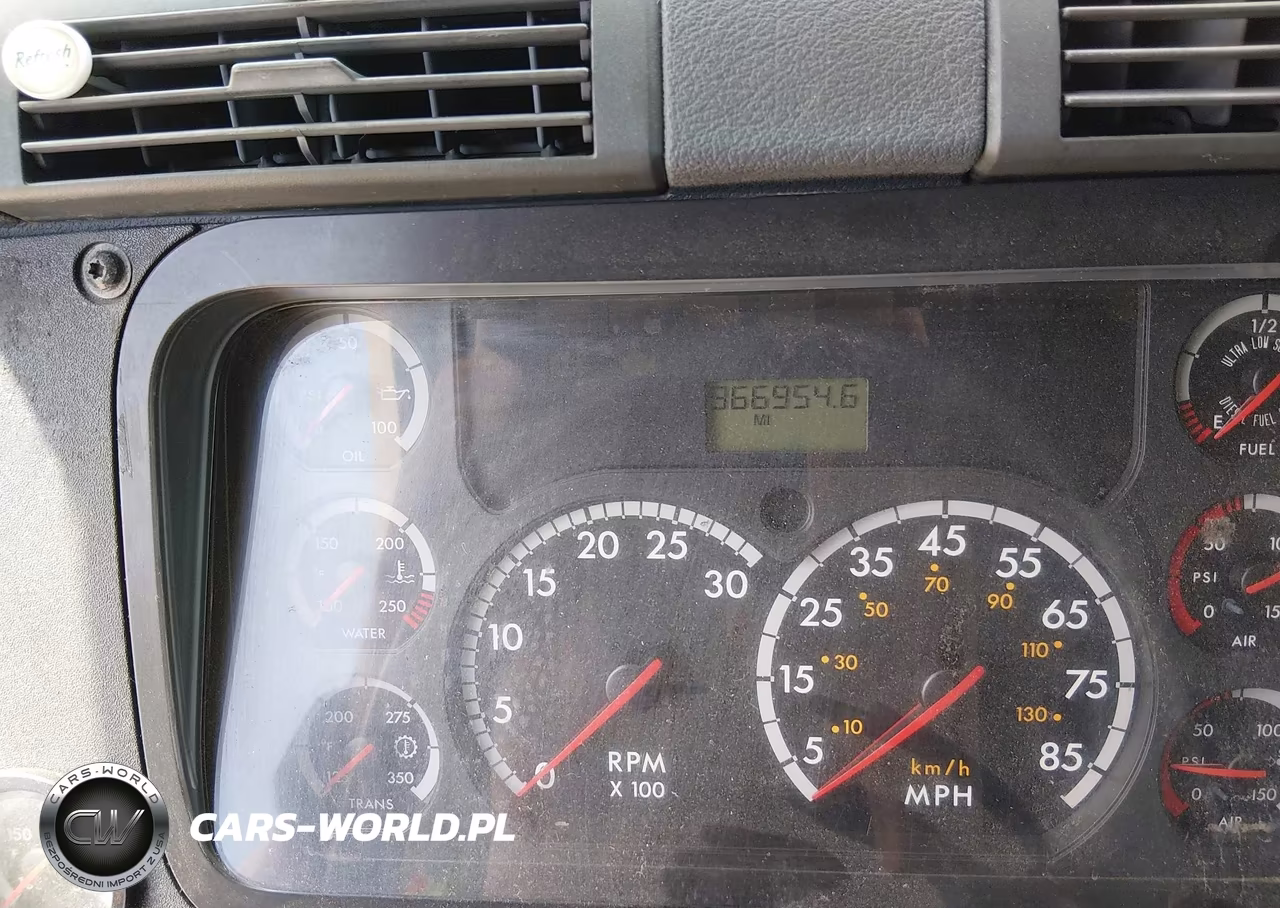 2010 Freightliner Cascadia 125 VIN:1FUJGLDR1ALAP8387 - 5