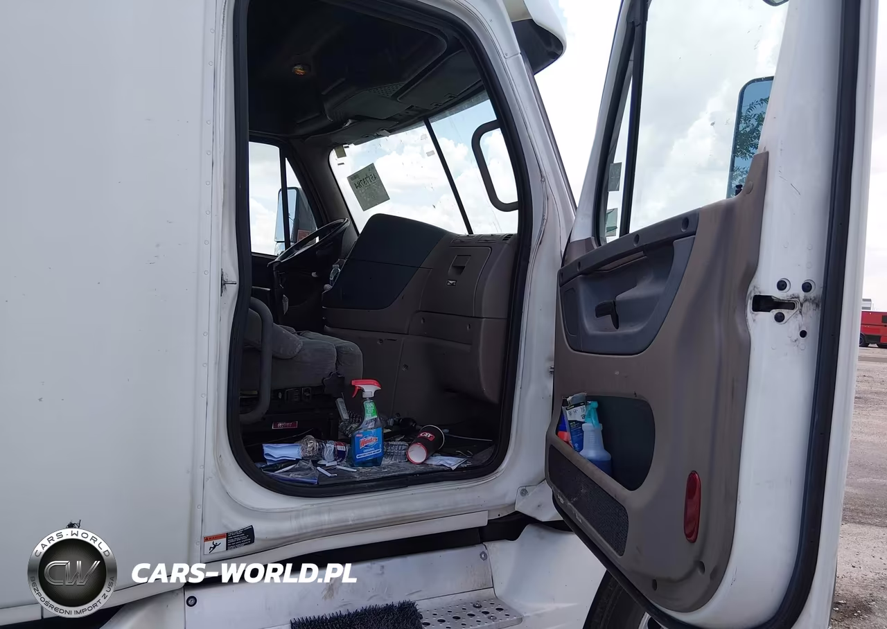 2010 Freightliner Cascadia 125 VIN:1FUJGLDR1ALAP8387 - 7