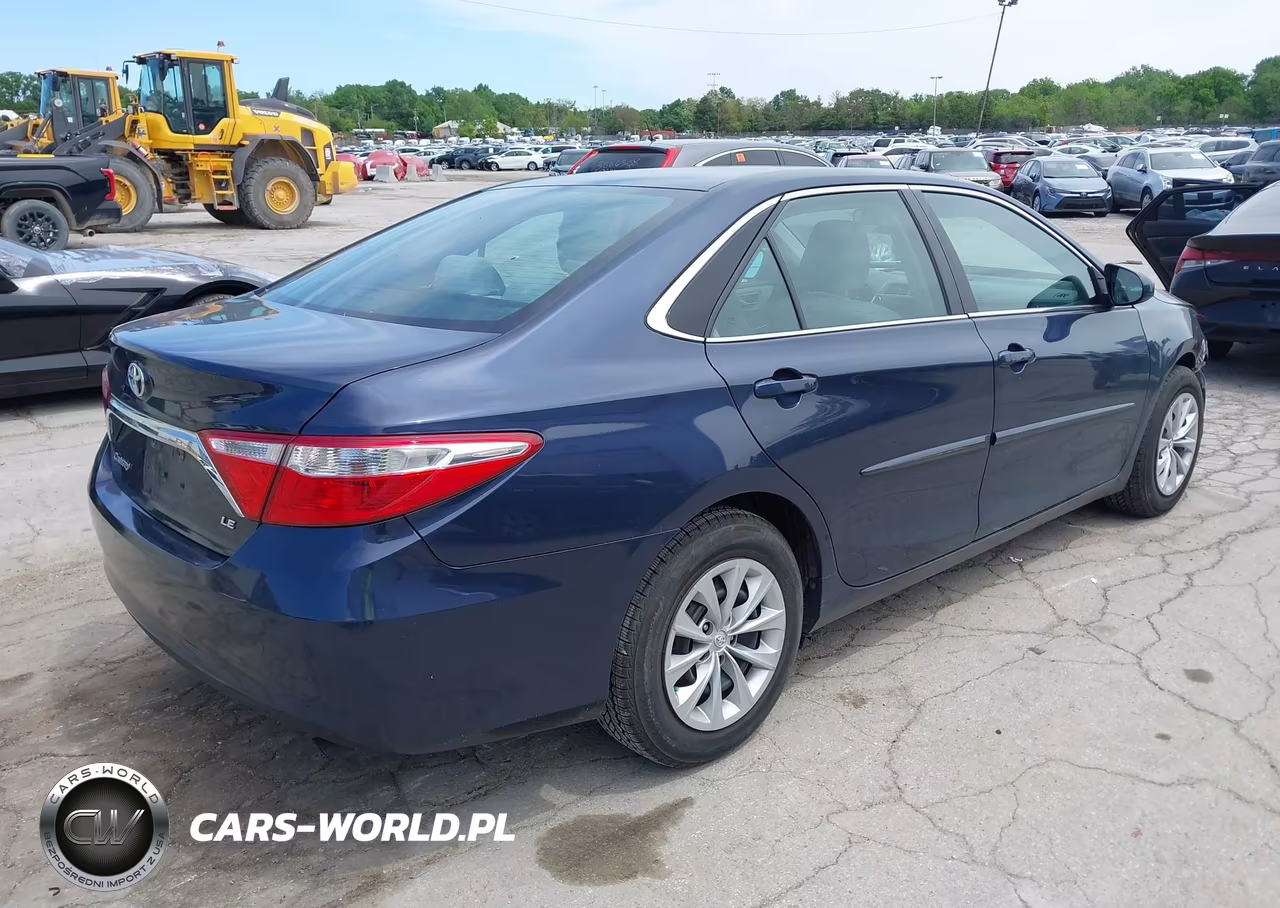 2015 Toyota Camry Le VIN:4T4BF1FK4FR506584 - 4