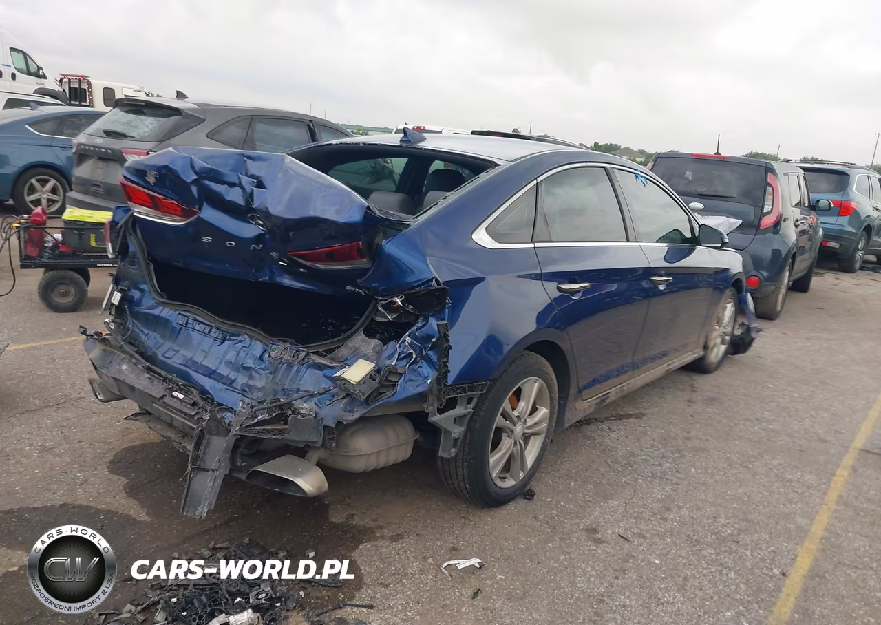 2018 Hyundai Sonata Sport VIN:5NPE34AF9JH682646 - 4