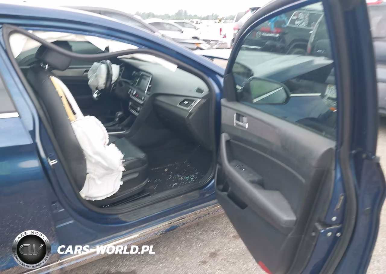 2018 Hyundai Sonata Sport VIN:5NPE34AF9JH682646 - 5