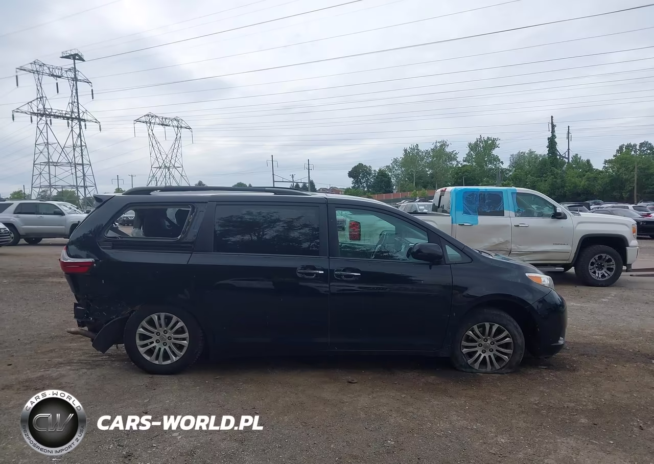 2017 Toyota Sienna Xle 8 Passenger VIN:5TDYZ3DC3HS835646 - 13