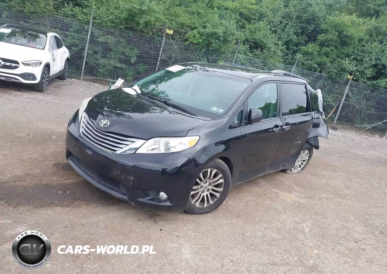 2017 Toyota Sienna Xle 8 Passenger VIN:5TDYZ3DC3HS835646 - 2