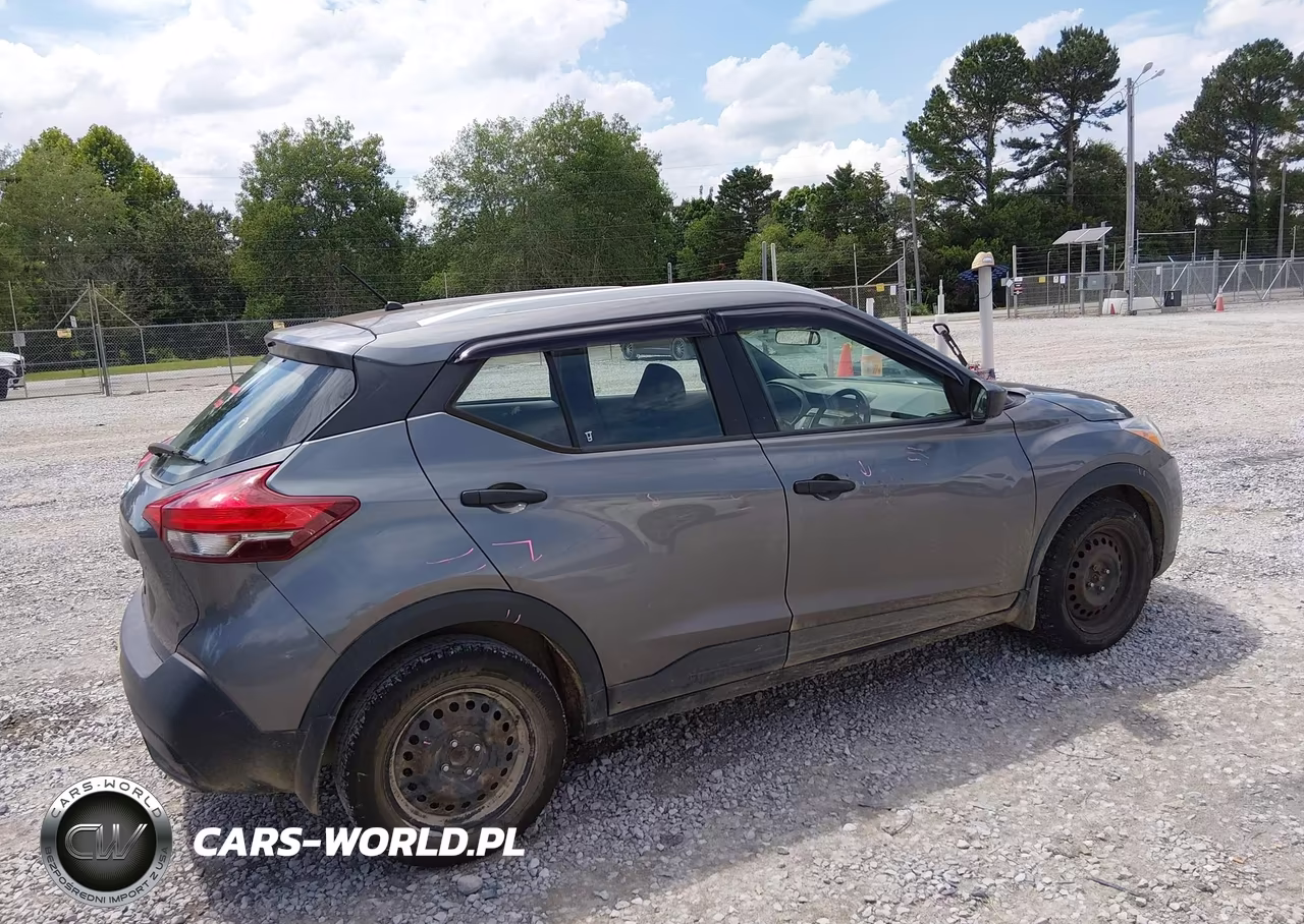 2018 Nissan Kicks S VIN:3N1CP5CU8JL507076 - 4