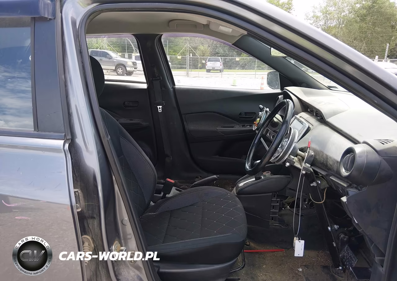 2018 Nissan Kicks S VIN:3N1CP5CU8JL507076 - 5