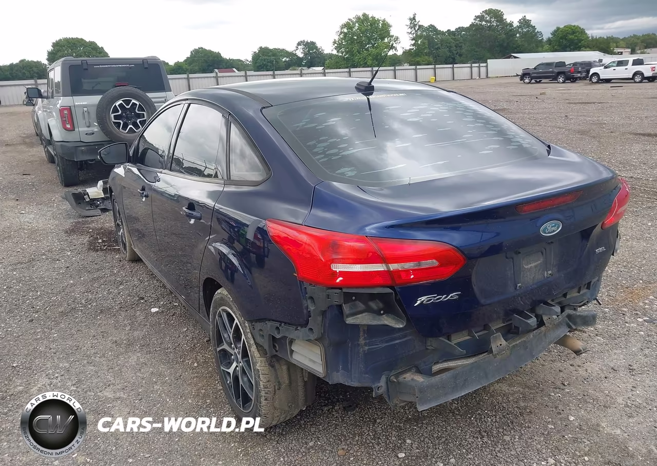 2017 Ford Focus Sel VIN:1FADP3H23HL345964 - 3