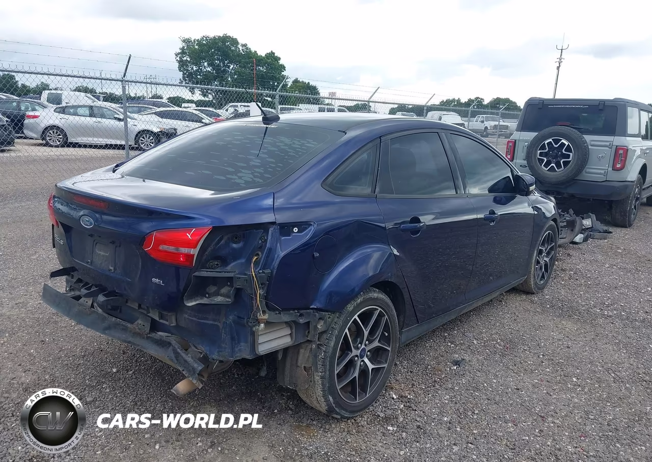 2017 Ford Focus Sel VIN:1FADP3H23HL345964 - 4