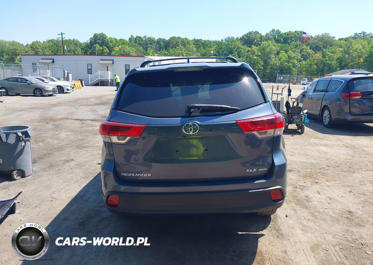 2019 Toyota Highlander Xle VIN:5TDJZRFH2KS987258 - 17