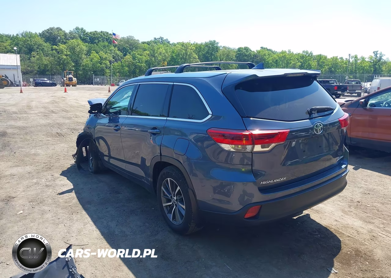 2019 Toyota Highlander Xle VIN:5TDJZRFH2KS987258 - 3