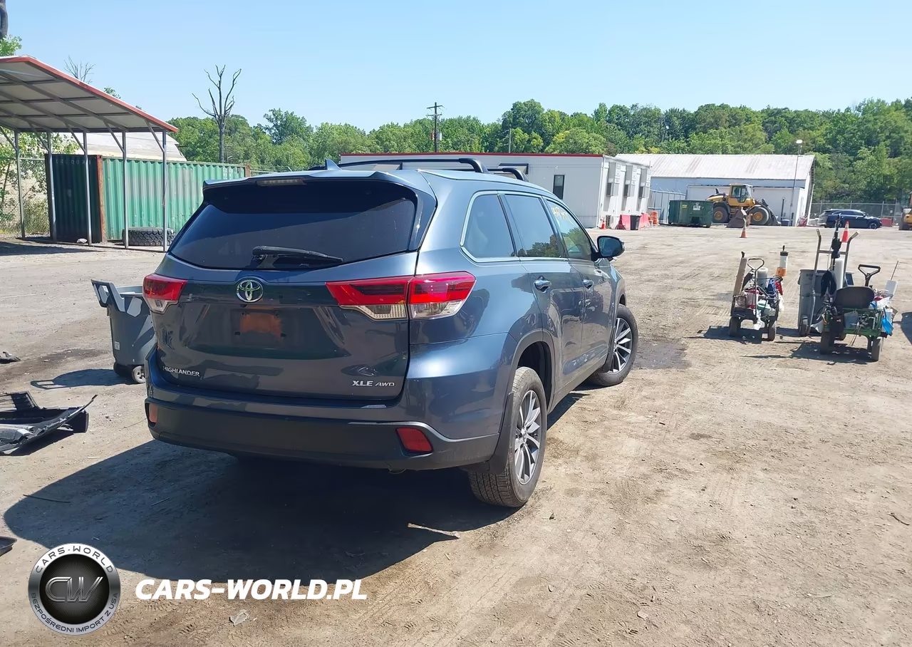 2019 Toyota Highlander Xle VIN:5TDJZRFH2KS987258 - 4