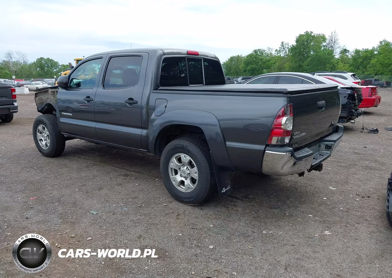 2013 Toyota Tacoma Base V6 VIN:3TMLU4EN6DM107585 - 3