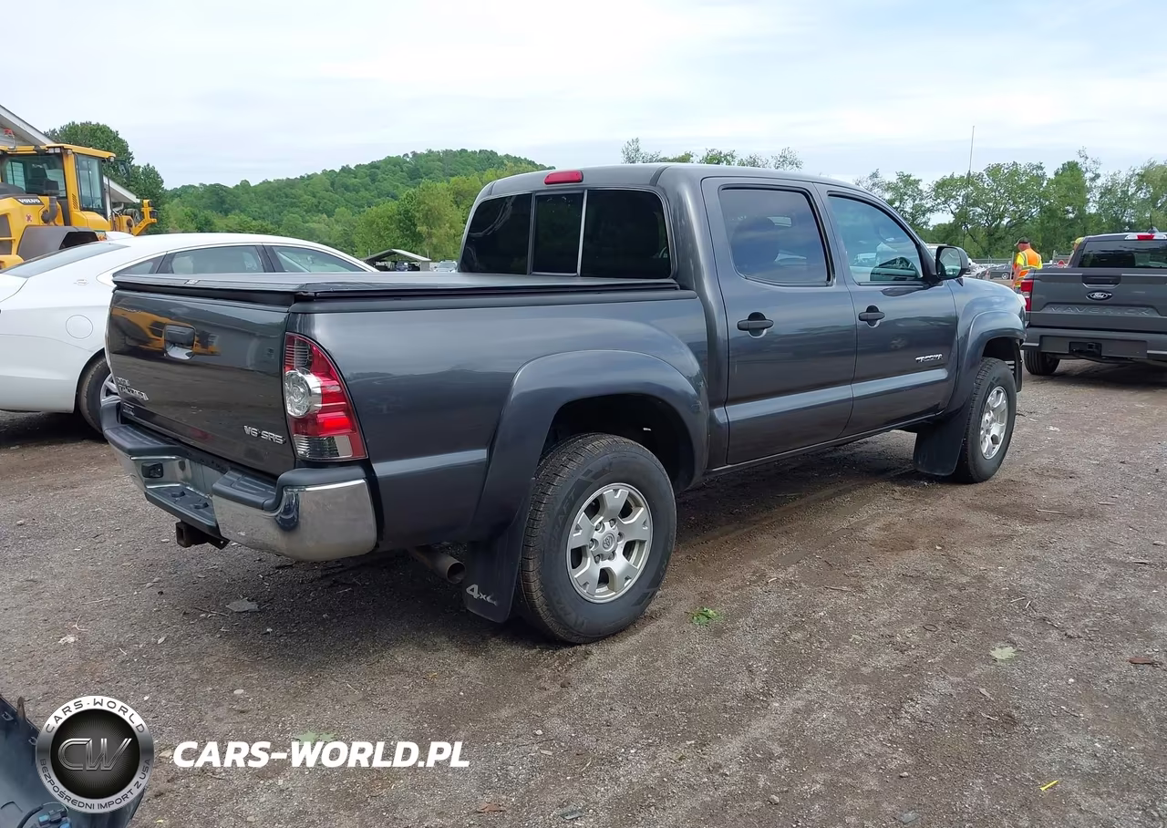 2013 Toyota Tacoma Base V6 VIN:3TMLU4EN6DM107585 - 4
