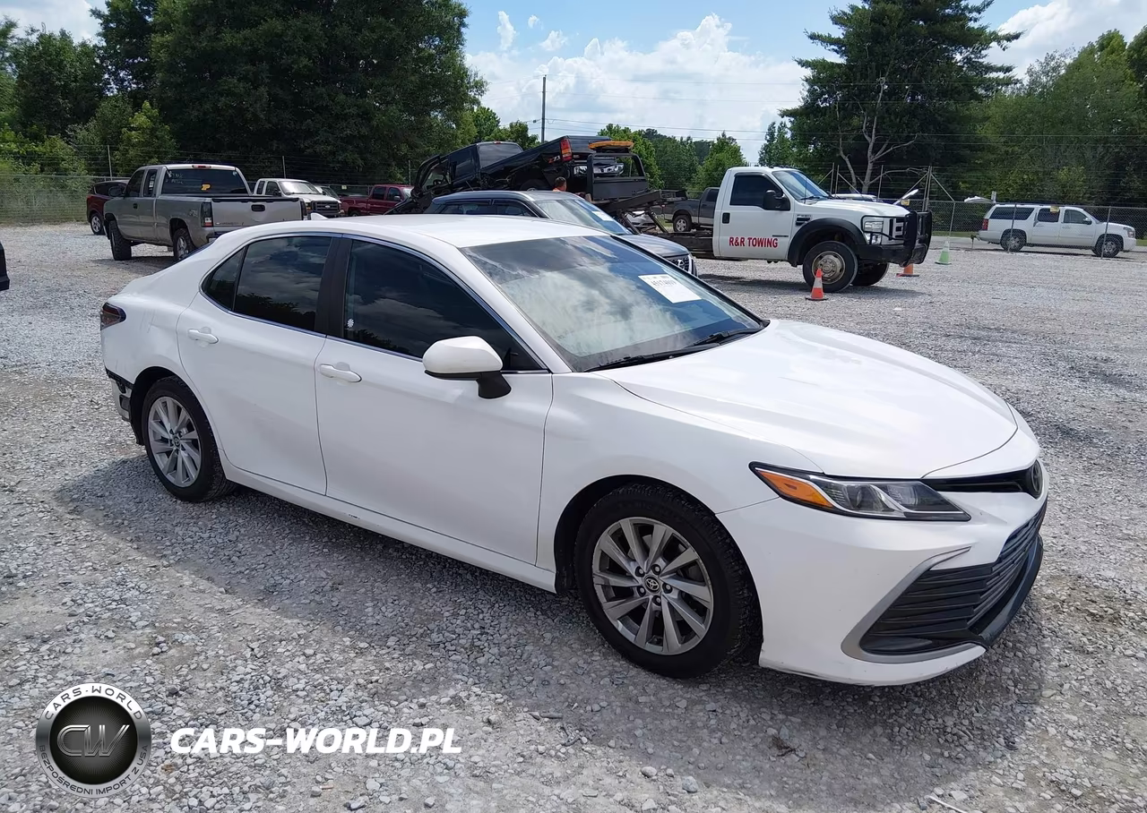 2021 Toyota Camry Le – zdjęcie 1 z 16