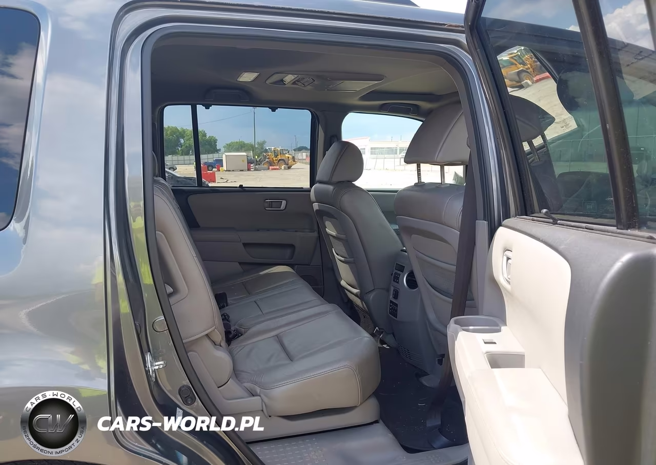 2010 Honda Pilot Touring VIN:5FNYF3H93AB007484 - 8