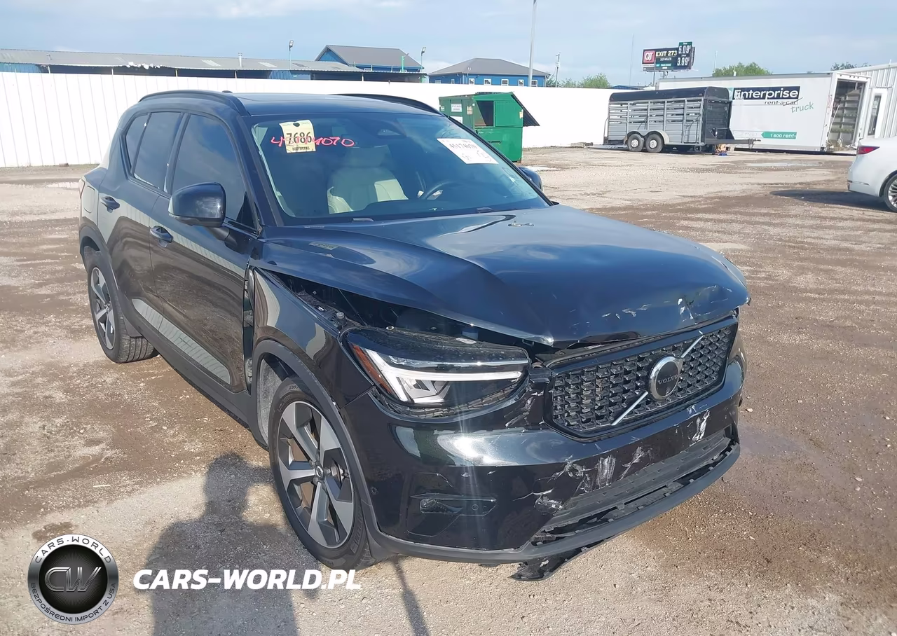 2025 Volvo Xc40 B5 Plus Dark Theme – zdjęcie 1 z 17