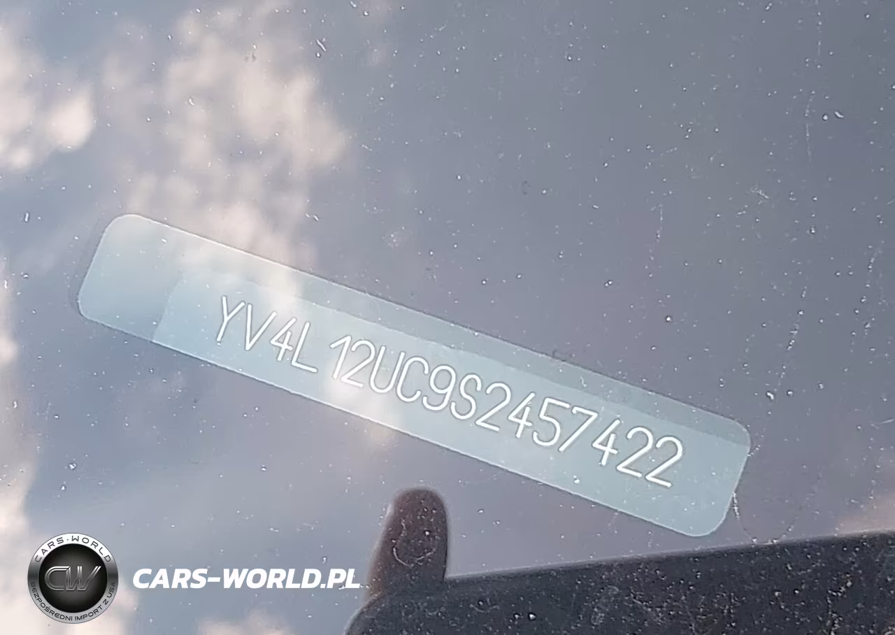 2025 Volvo Xc40 B5 Plus Dark Theme VIN:YV4L12UC9S2457422 - 17