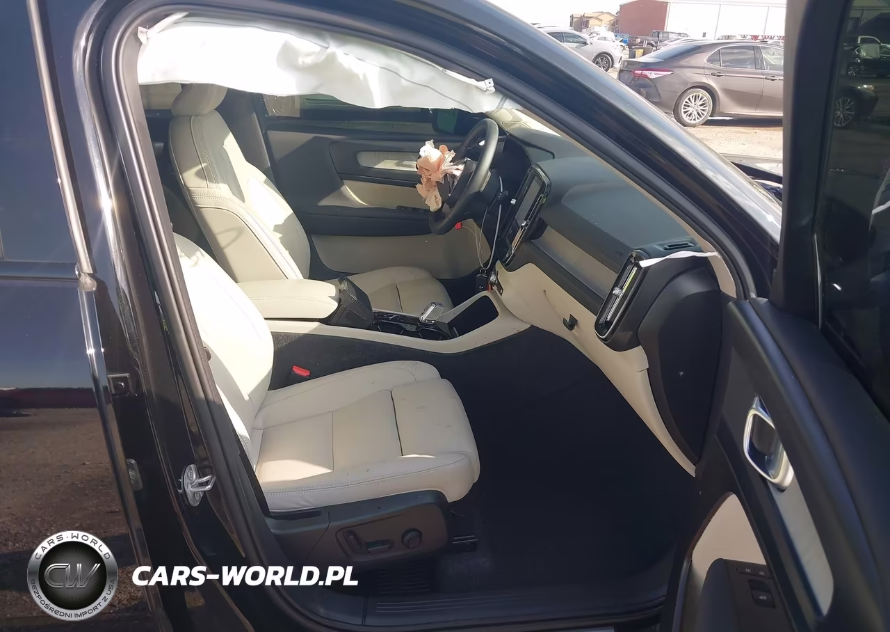2025 Volvo Xc40 B5 Plus Dark Theme VIN:YV4L12UC9S2457422 - 5