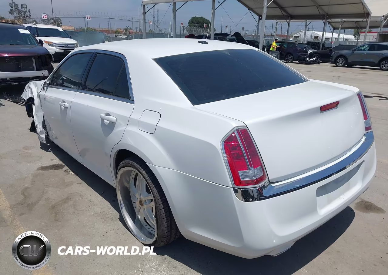2013 Chrysler 300 Motown VIN:2C3CCAAG7DH553000 - 3