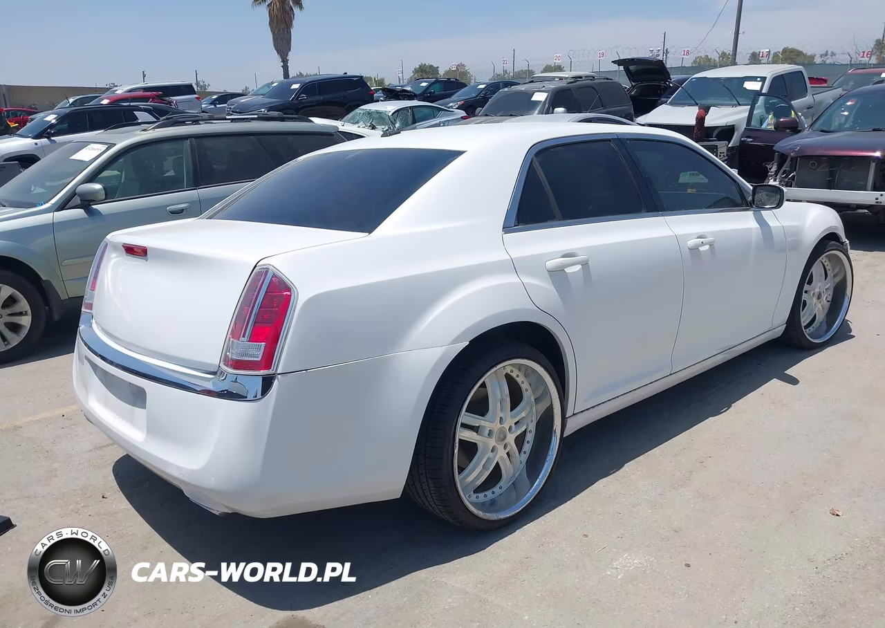 2013 Chrysler 300 Motown VIN:2C3CCAAG7DH553000 - 4