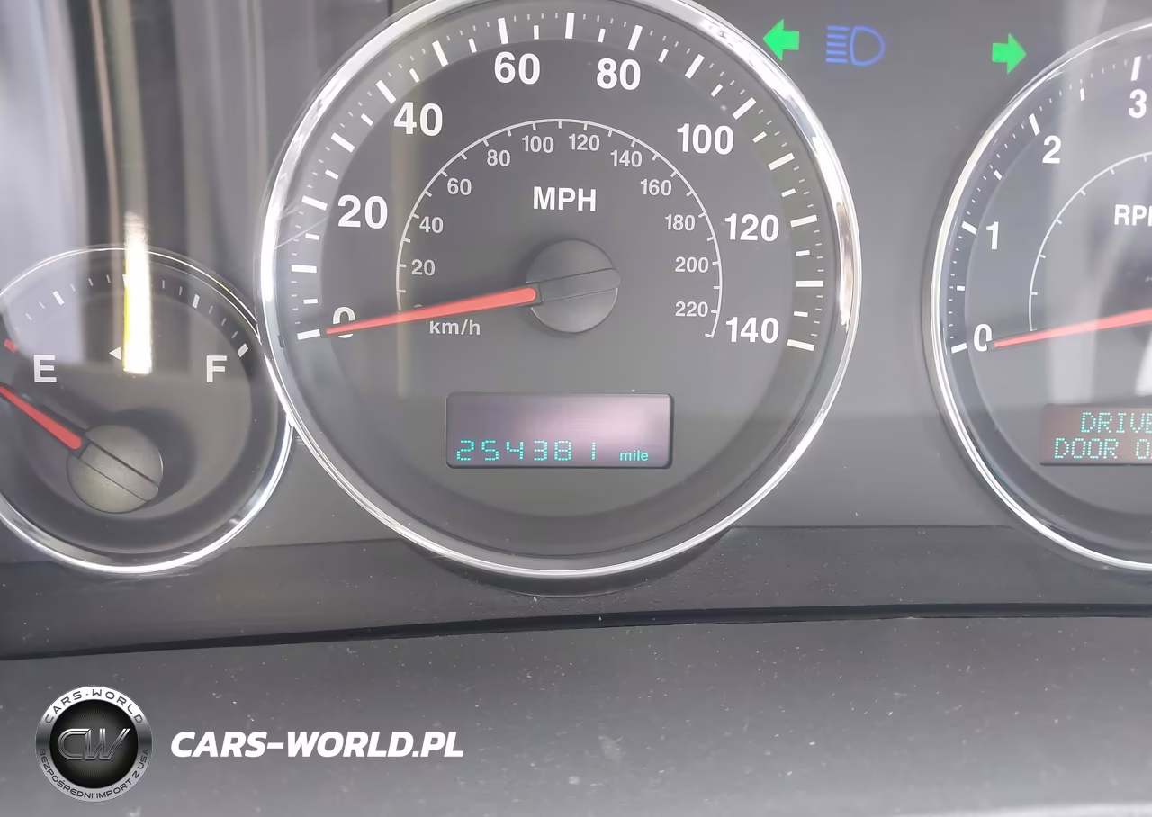2007 Jeep Grand Cherokee Laredo VIN:1J8GR48K17C625851 - 7