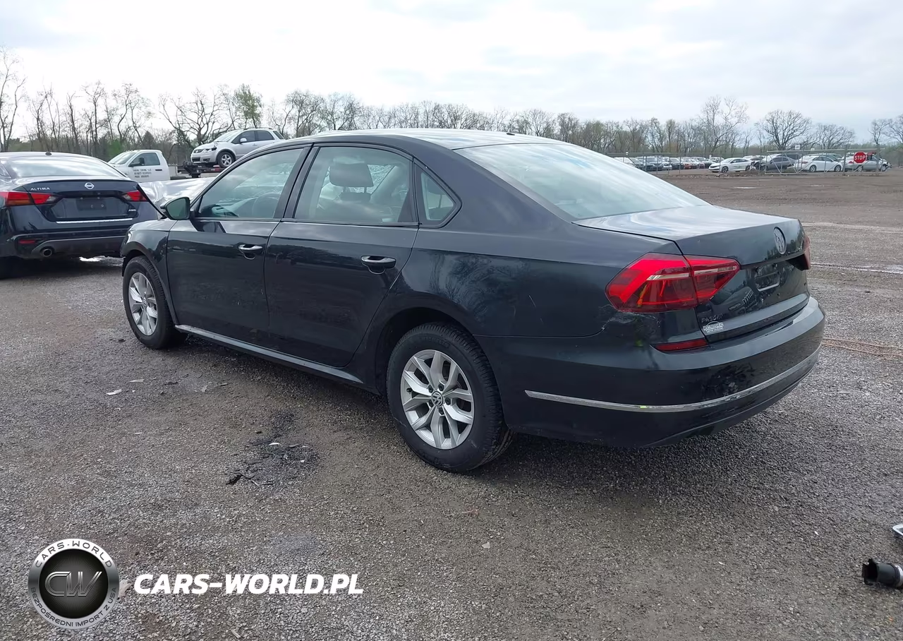 2018 Volkswagen Passat 2.0T R-Line-2.0T S VIN:1VWAA7A33JC023787 - 3