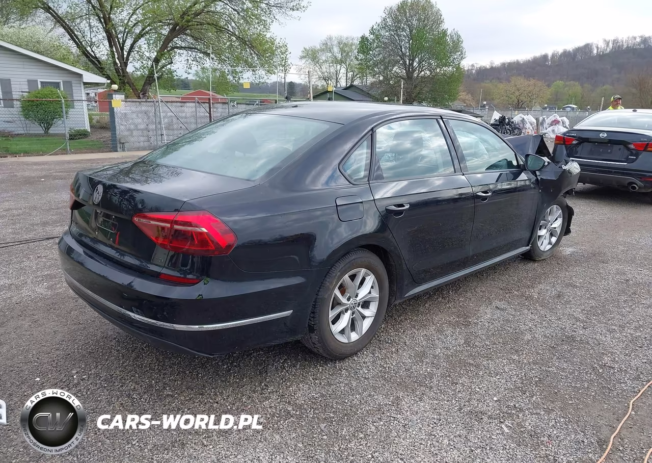 2018 Volkswagen Passat 2.0T R-Line-2.0T S VIN:1VWAA7A33JC023787 - 4