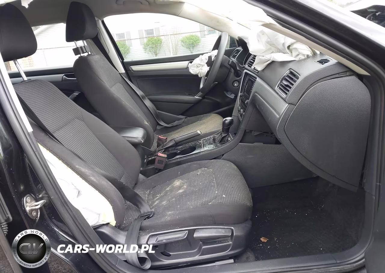2018 Volkswagen Passat 2.0T R-Line-2.0T S VIN:1VWAA7A33JC023787 - 5