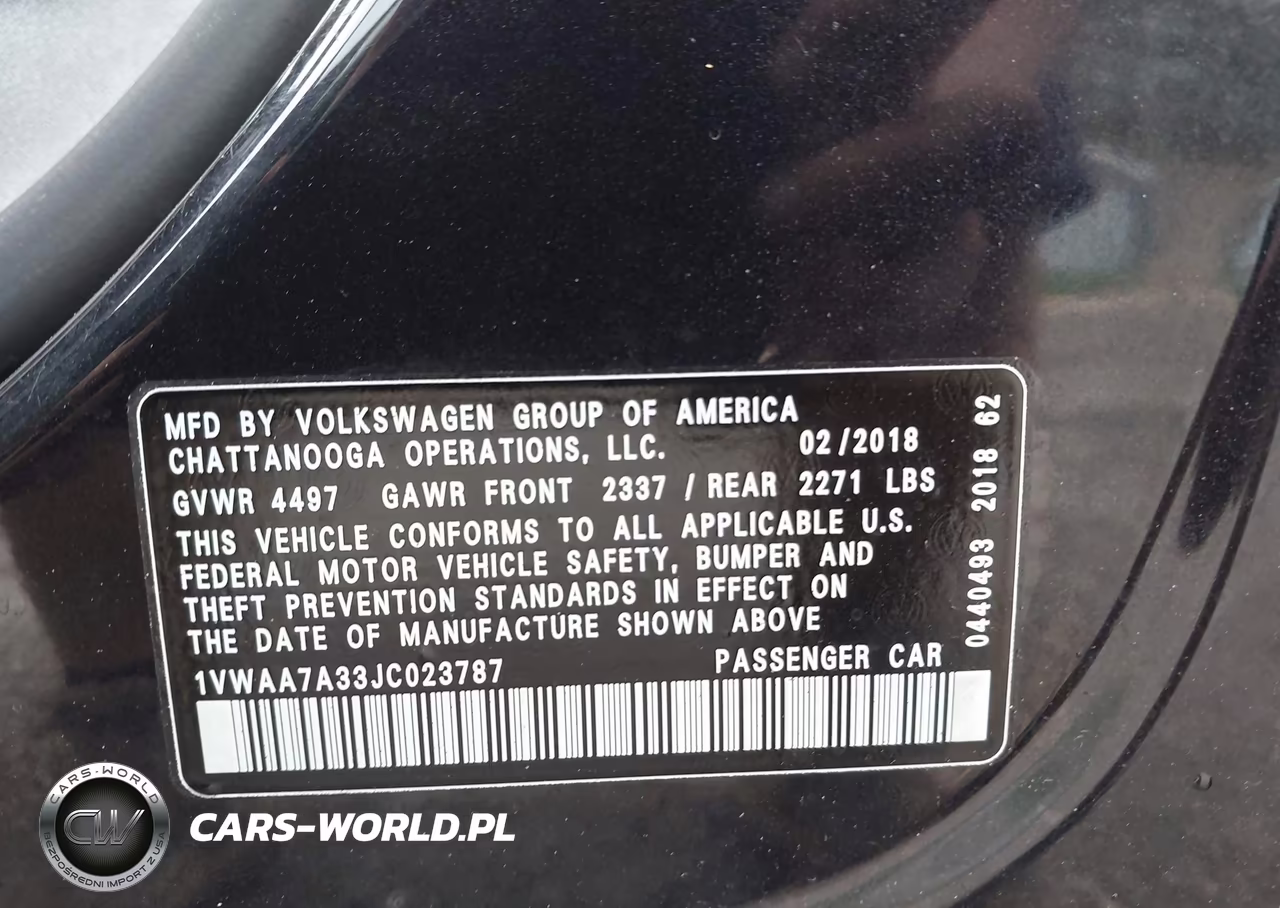 2018 Volkswagen Passat 2.0T R-Line-2.0T S VIN:1VWAA7A33JC023787 - 9