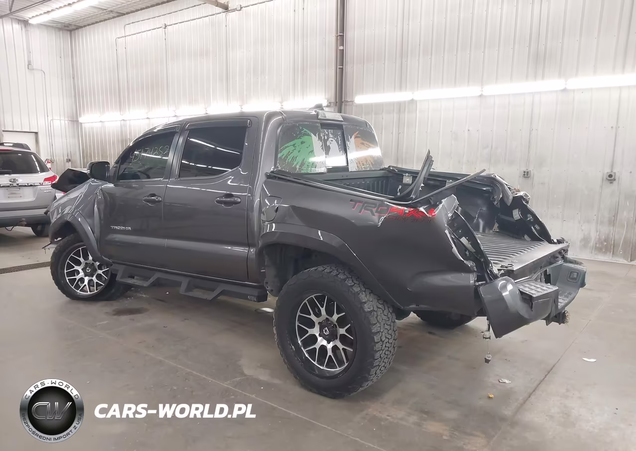 2018 Toyota Tacoma Trd Sport VIN:5TFCZ5AN7JX164770 - 3