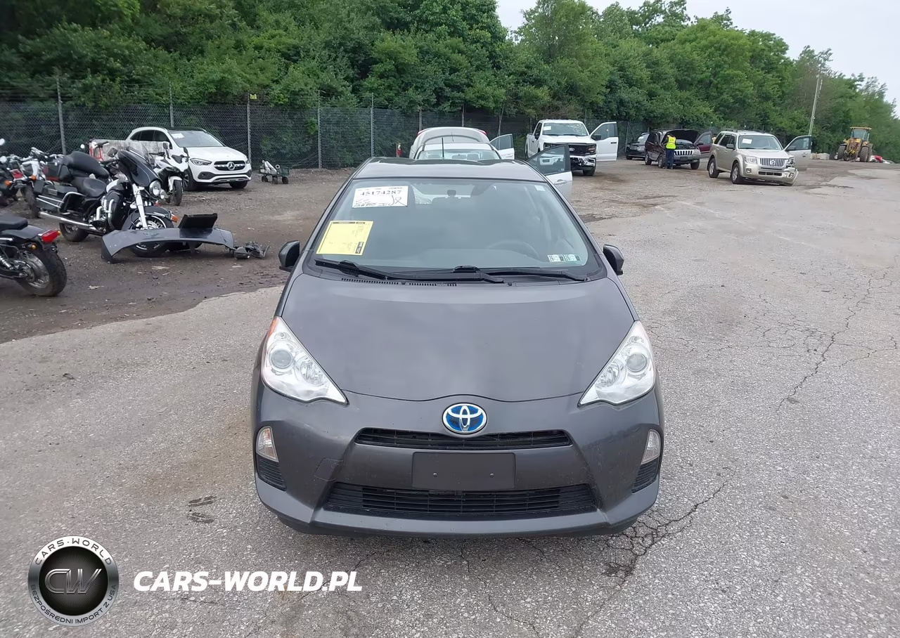 2014 Toyota Prius C Two VIN:JTDKDTB36E1567692 - 12