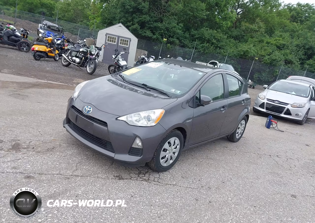 2014 Toyota Prius C Two VIN:JTDKDTB36E1567692 - 2