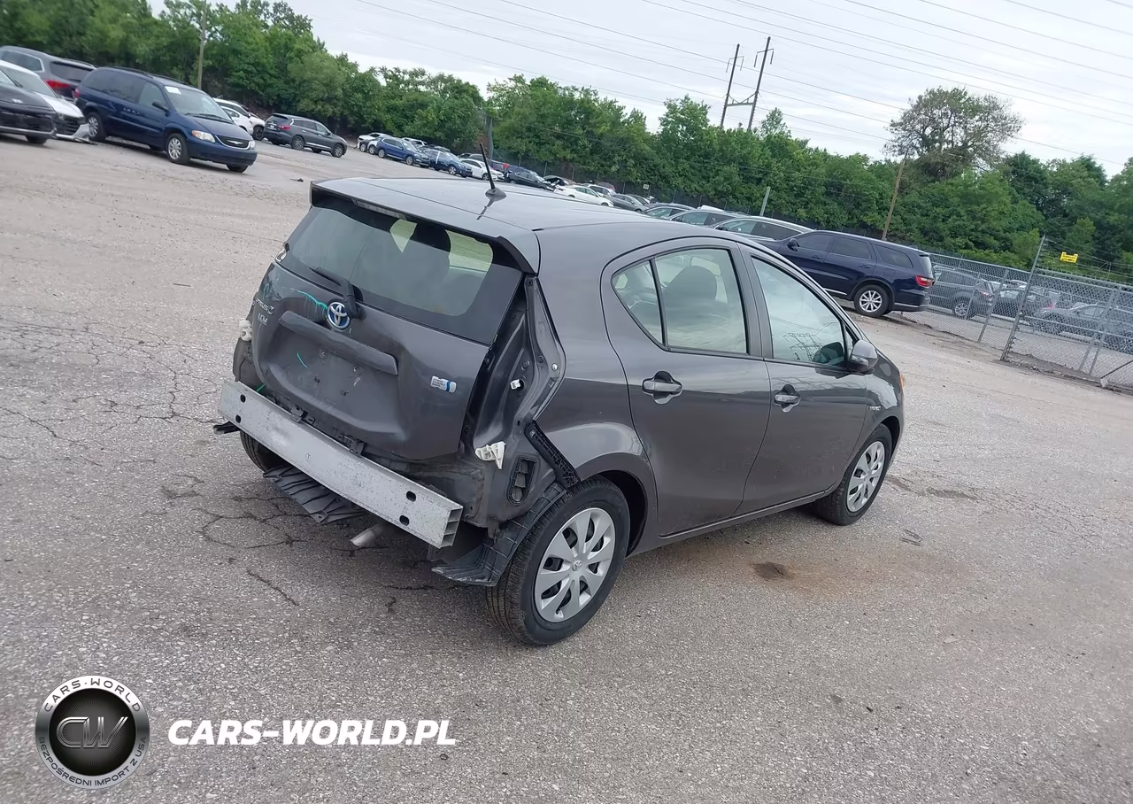 2014 Toyota Prius C Two VIN:JTDKDTB36E1567692 - 4