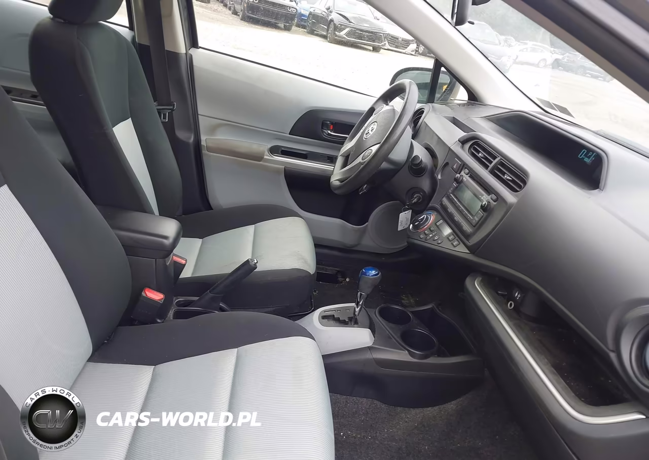 2014 Toyota Prius C Two VIN:JTDKDTB36E1567692 - 5
