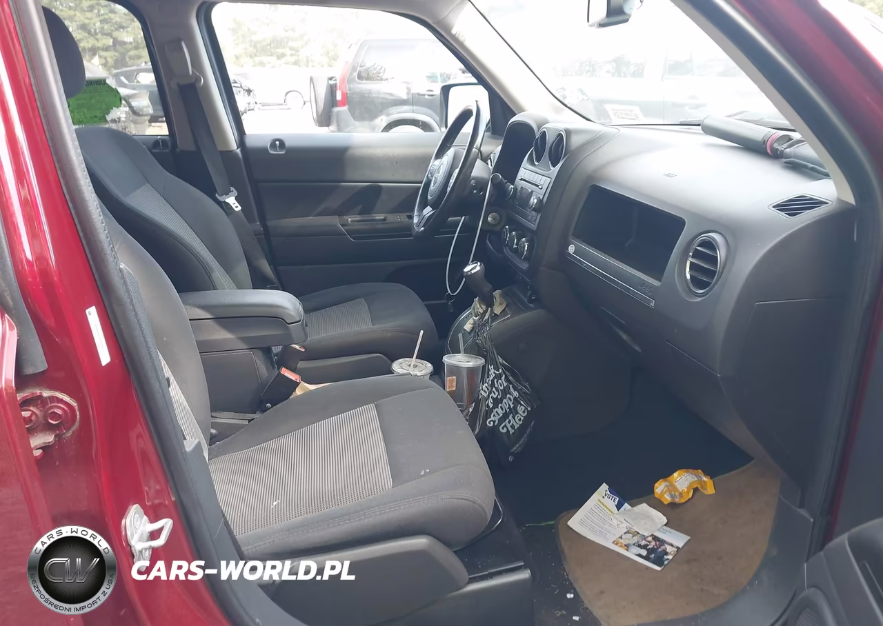 2012 Jeep Patriot Latitude VIN:1C4NJRFB3CD525437 - 5