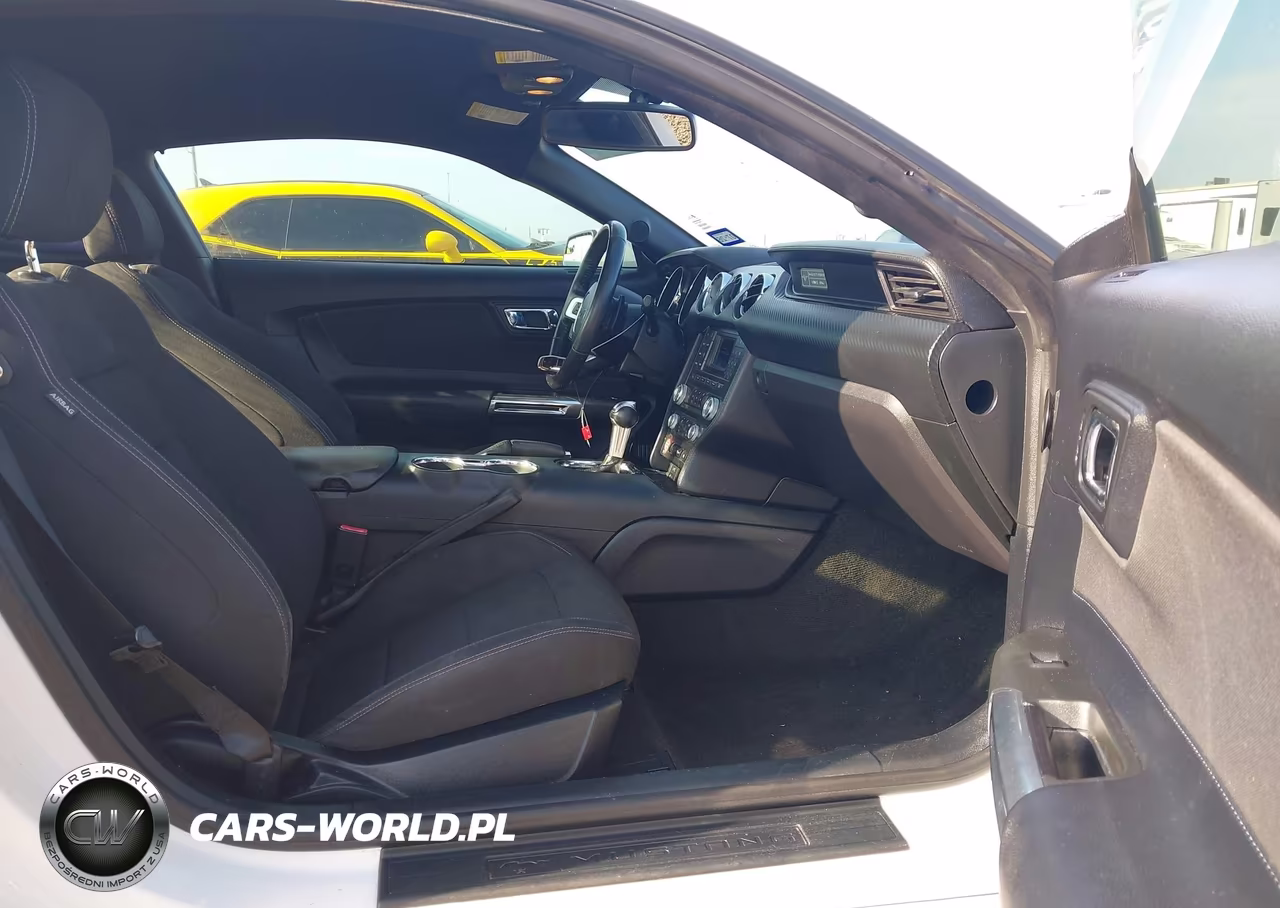 2016 Ford Mustang V6 VIN:1FA6P8AM0G5252050 - 5