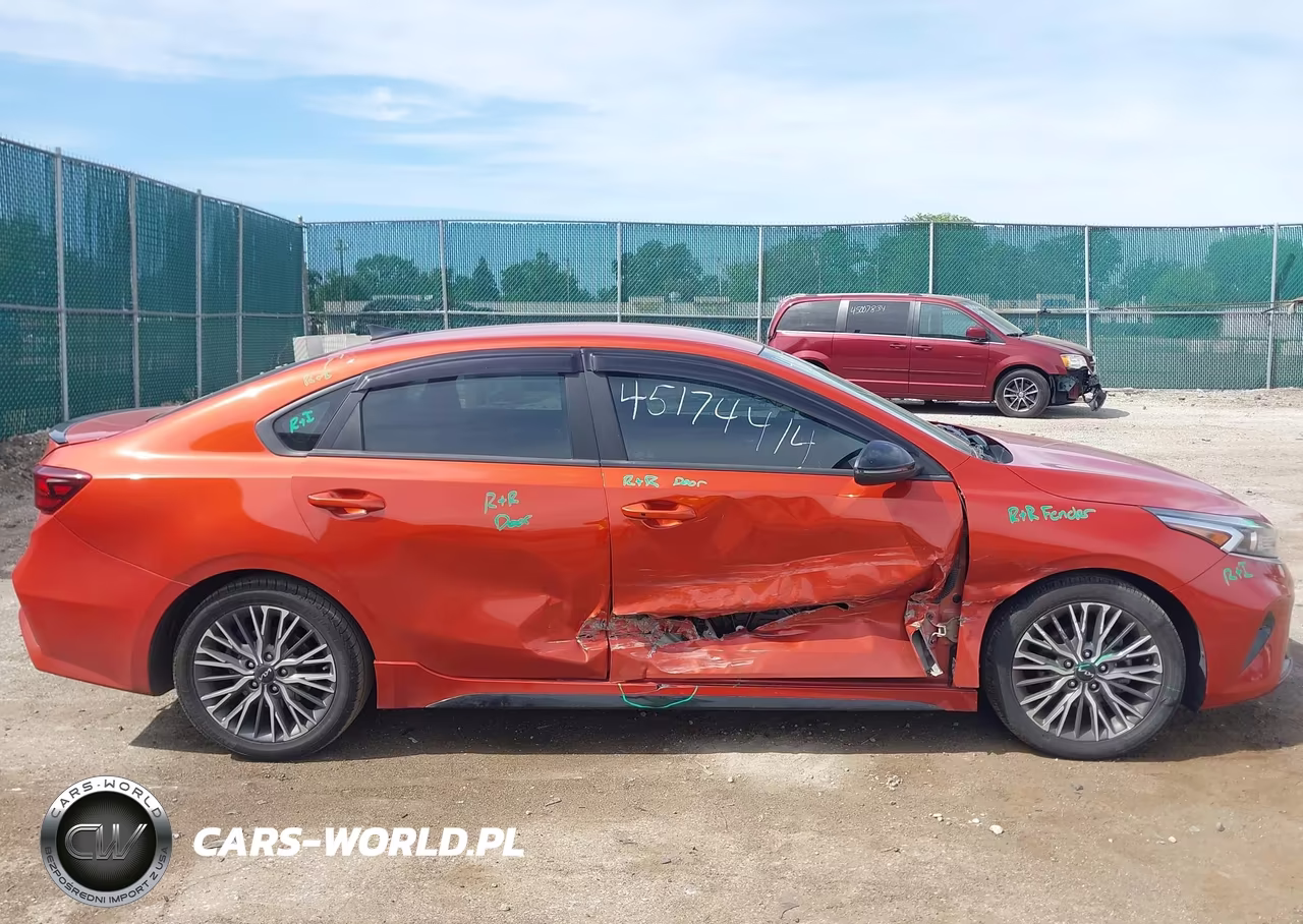 2022 Kia Forte Gt-Line VIN:3KPF54AD9NE441371 - 13