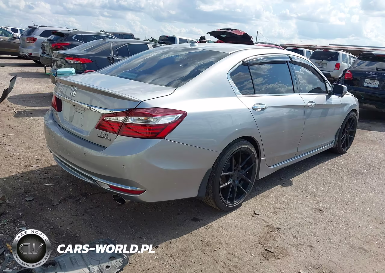2017 Honda Accord Touring V6 VIN:1HGCR3F90HA026339 - 4