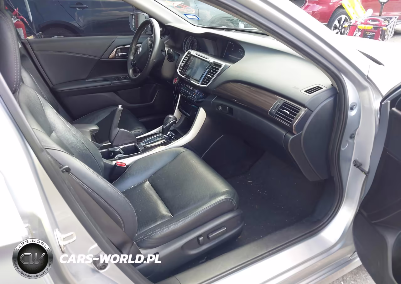 2017 Honda Accord Touring V6 VIN:1HGCR3F90HA026339 - 5