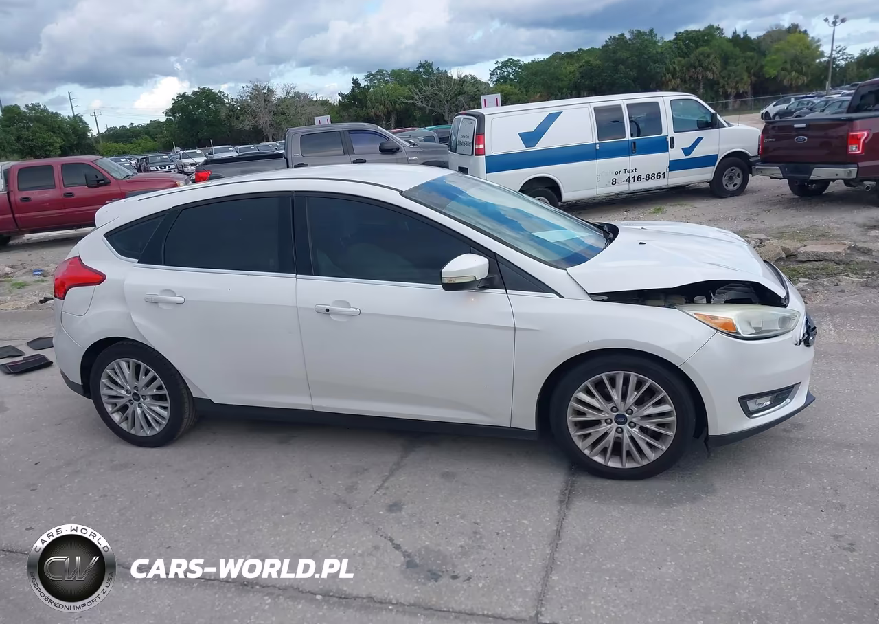 2016 Ford Focus Titanium VIN:1FADP3N23GL307041 - 13