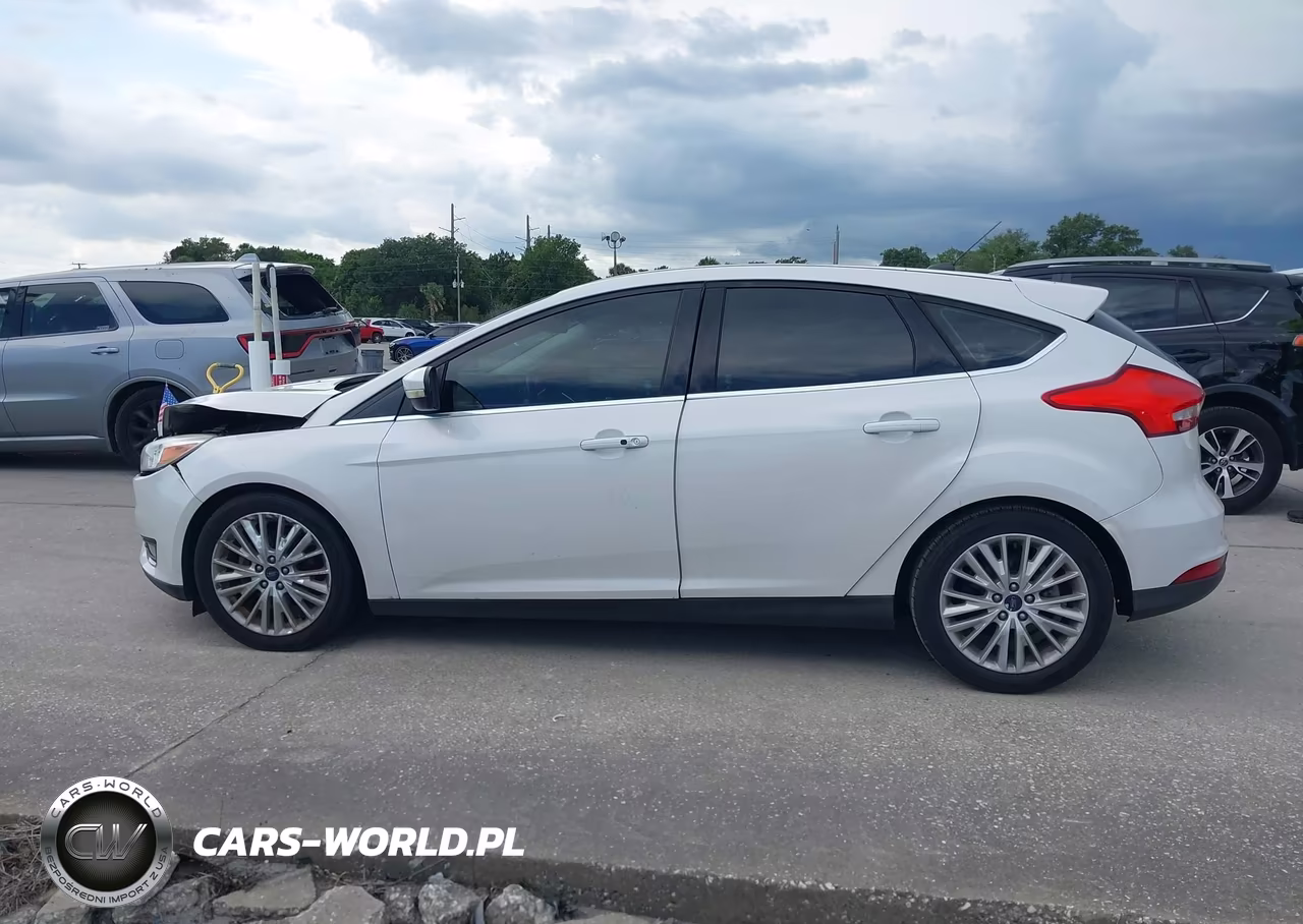 2016 Ford Focus Titanium VIN:1FADP3N23GL307041 - 14